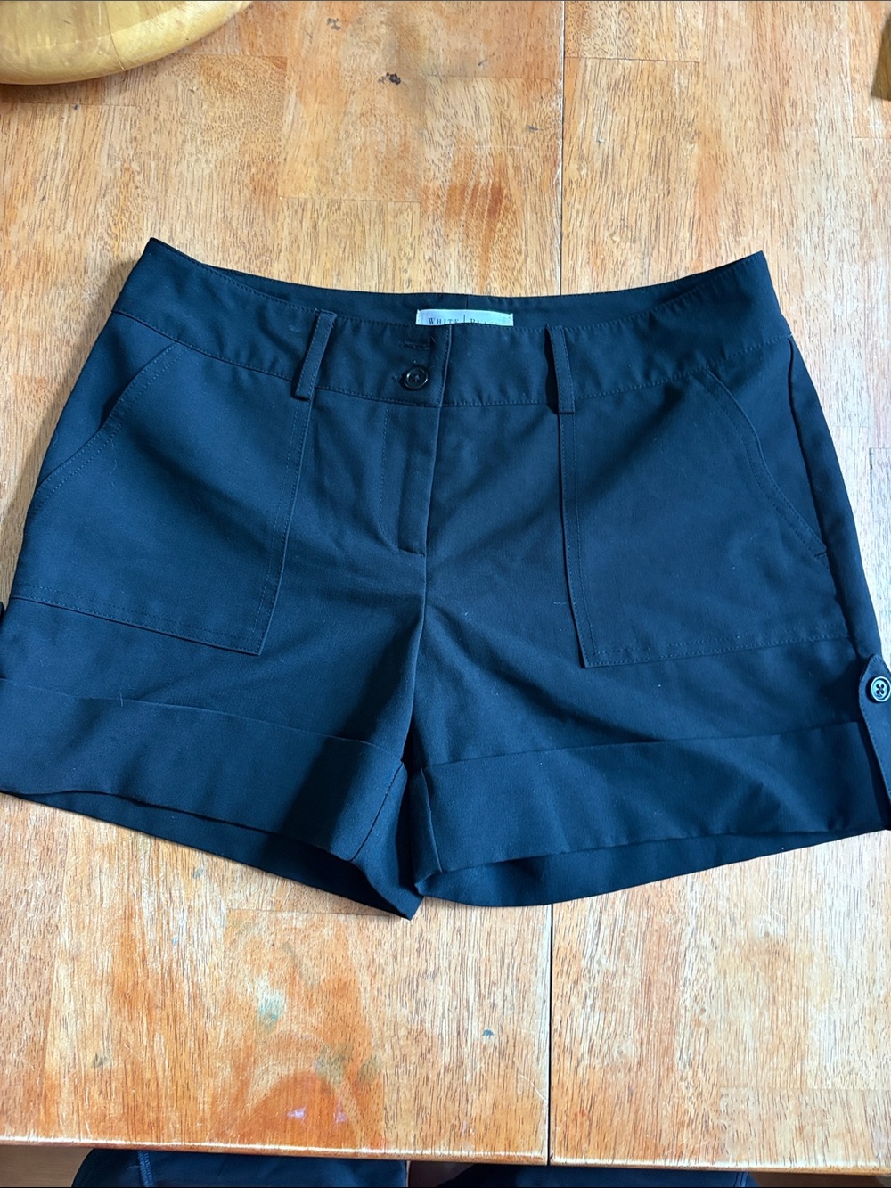 LADIES WHITE HOUSE BLACK MARKET BLSCK SHORTS